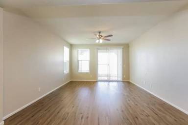 Main picture of 1813 S 104th Dr