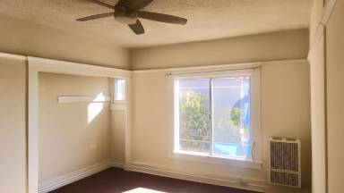 Main picture of 1674 W 12th St