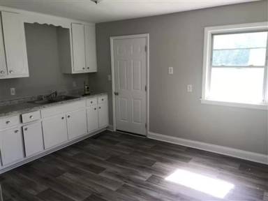 Main picture of 715 Kent Dr