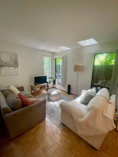 Main picture of 424 E St