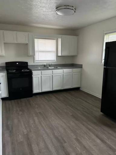 Main picture of 7092-7094 MANOR DR