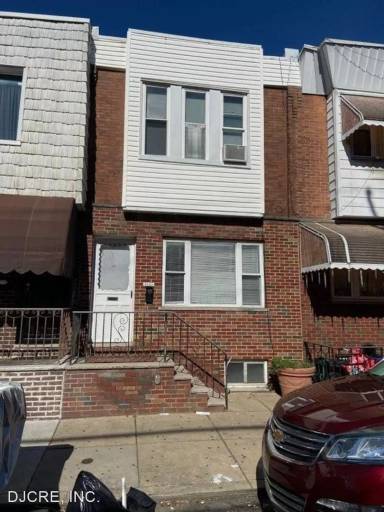 Main picture of 2644 S 10th St