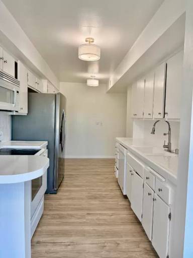 Main picture of 17440 Burbank Blvd