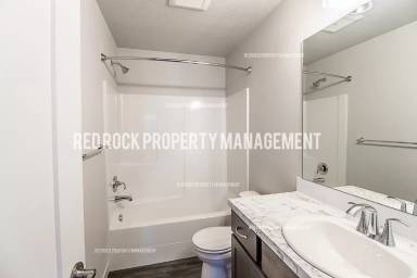 Main picture of 225 S Woodlawn Ln