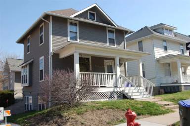 Main picture of 904 1/2 Iowa Ave