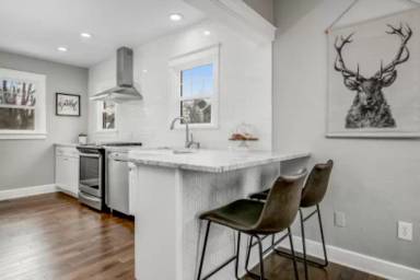 Main picture of 2117 W Jefferson St