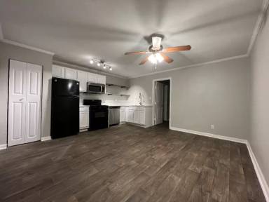 Main picture of 1505 W Lovers Ln