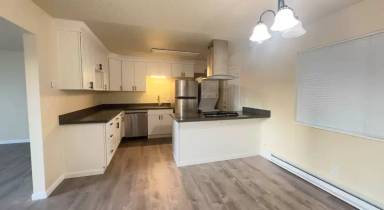 Main picture of 807 1/2 52nd Pl SW