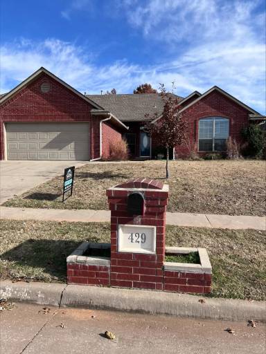 Main picture of 429 Daybreak Dr