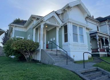 Main picture of 250 Grant St