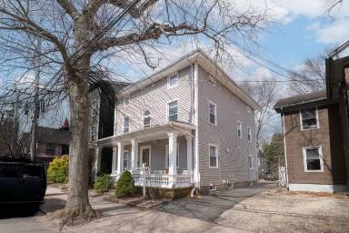 Main picture of 77 Edwards St