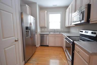 Main picture of 2247 Bellaire Ave