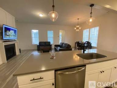Main picture of 1004 Whistler St