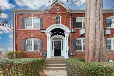 Main picture of 2500 41st St NW