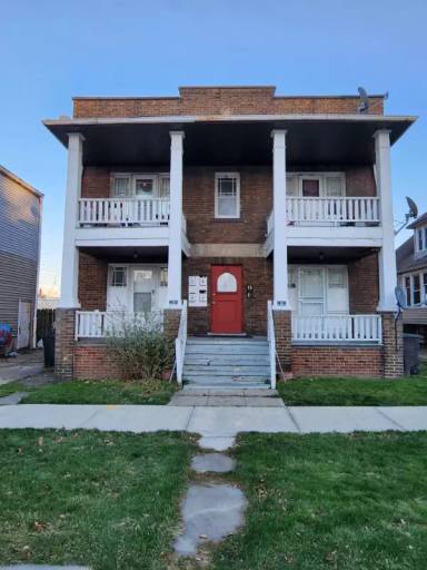 Main picture of 3281 W 111th St