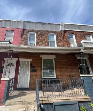 Main picture of 1812 E Thayer St