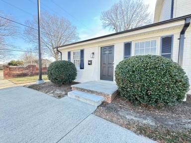 Main picture of 1300 Oakwood Ave