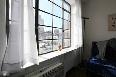 Main picture of 63 W 8th St