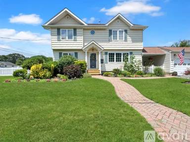 Main picture of 33 Leo Ln