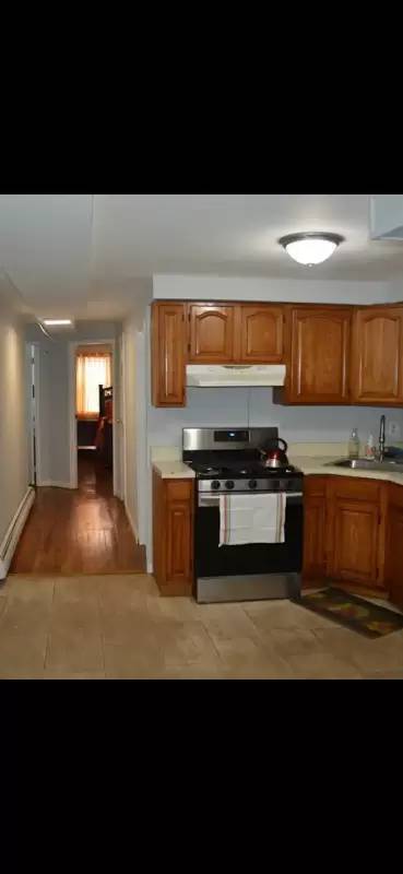 Main picture of 642 E 80th St