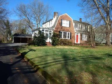 Main picture of 703 N Lafayette St
