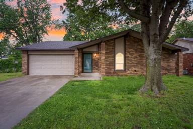 Main picture of 901 S Lions Ave