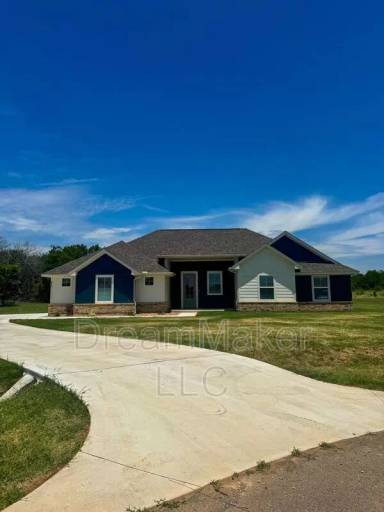 Main picture of 671 Flowers Dr