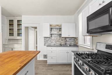 Main picture of 4065 Botanical Ave