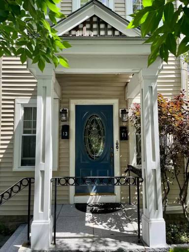 Main picture of 11 Concord Ave