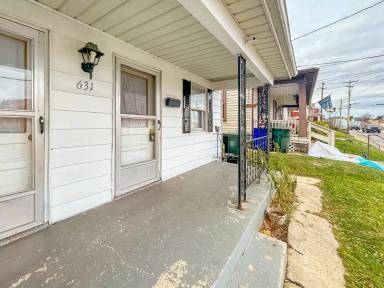 Main picture of 631 Washington Ave