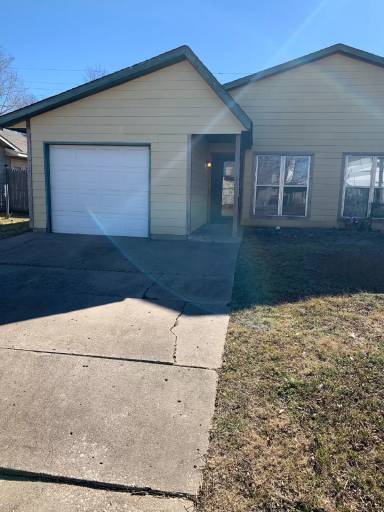 Main picture of 11012 E 14th Pl