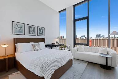 Main picture of 1120 W Van Buren St