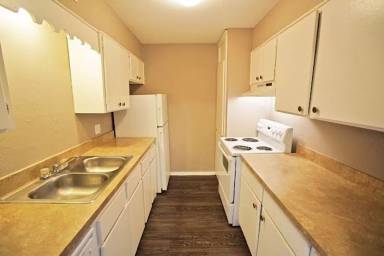 Main picture of Haydens 921 12 Lndg St