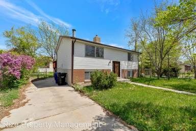 Main picture of 5915 S Salem Ave