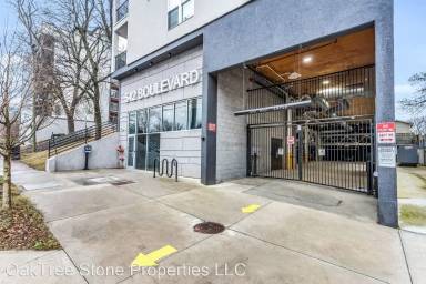 Main picture of 542 Boulevard NE