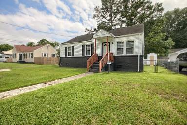 Main picture of 626 Sedgefield Dr