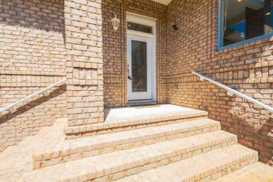Main picture of 4052 Longwood Cir