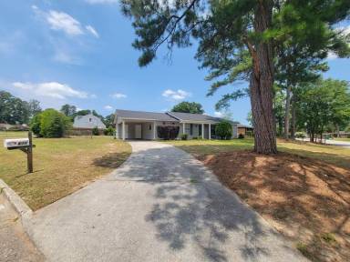 Main picture of 611 Langley Ct