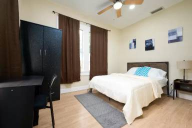 Main picture of 105 W 36th St