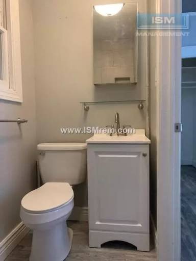 Main picture of 225 Taylor St