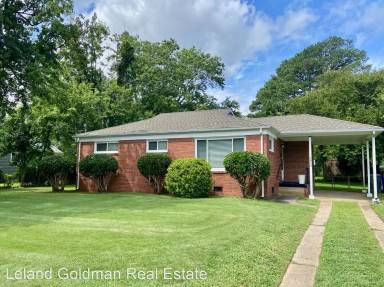 Main picture of 2425 Saban Ave