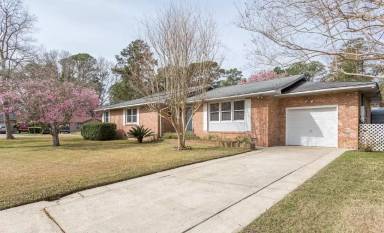 Main picture of 30 Carson Dr