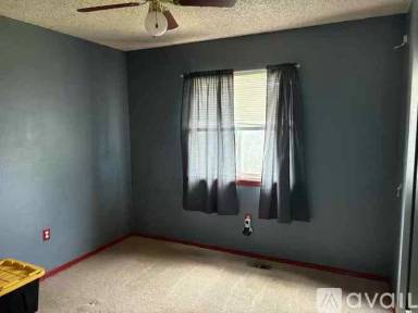 Main picture of 915 Lake Ave