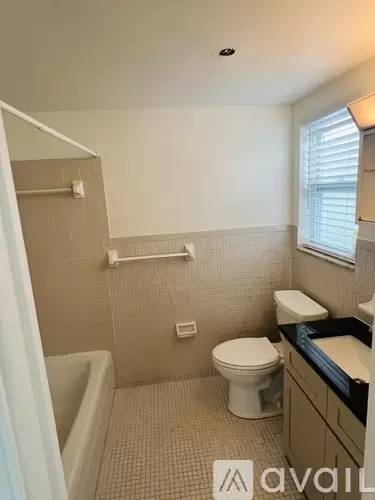 Main picture of 300 35th Ave N
