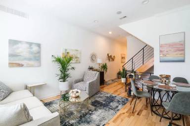 Main picture of 2643 Federal St
