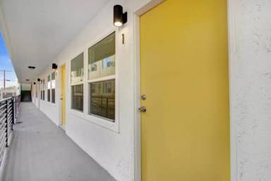 Main picture of 161 S Burlington Ave