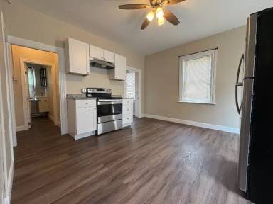 Main picture of 9 Putnam St