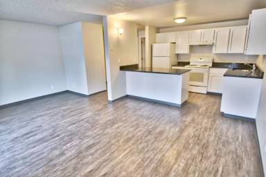 Main picture of 1302 NW Knoxville Blvd