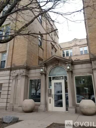 Main picture of 1310 E Hyde Park Blvd