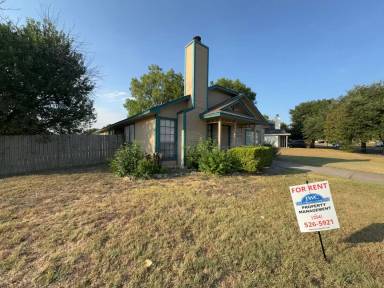 Main picture of 3202 Honeysuckle Dr